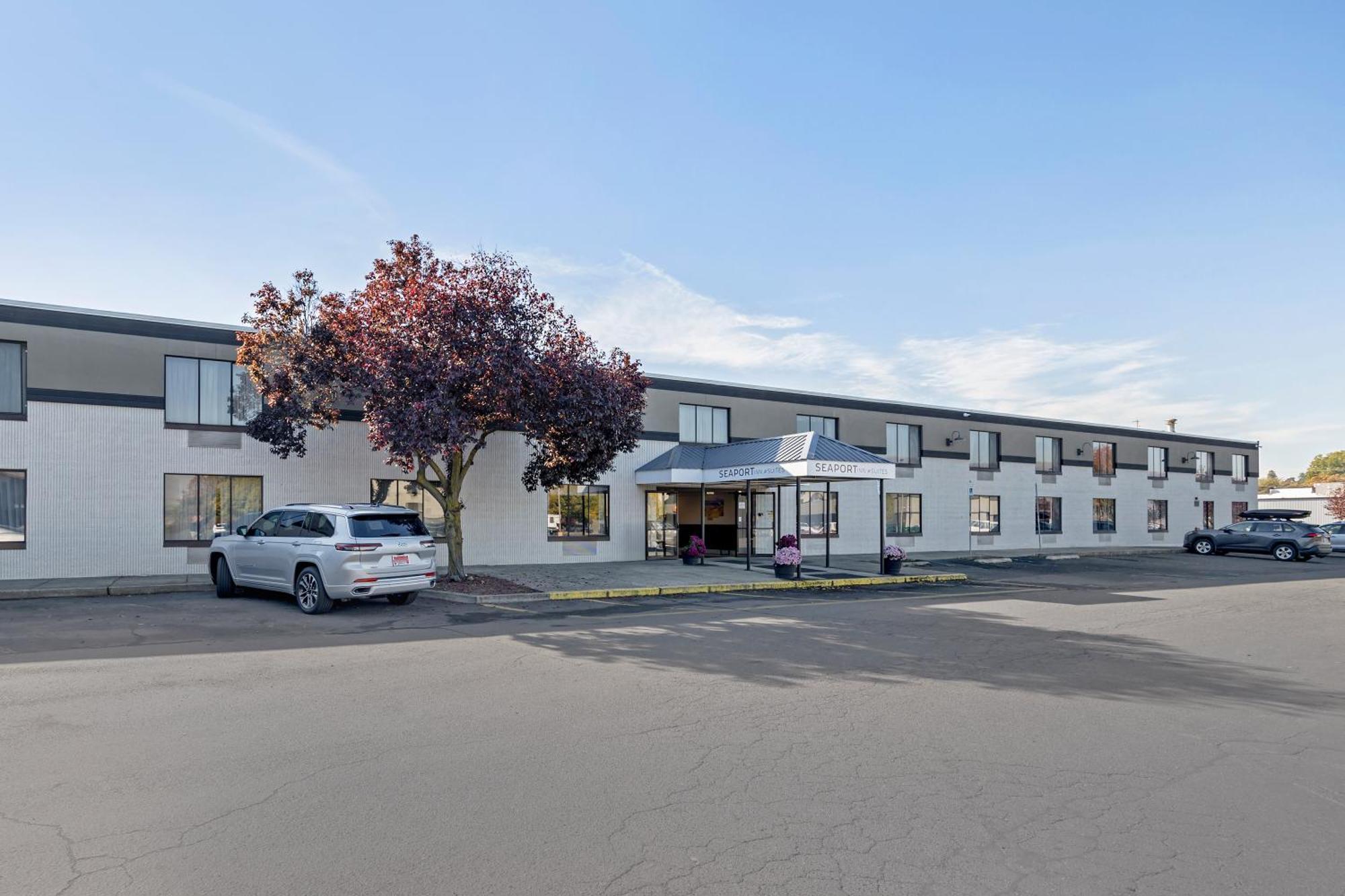 Seaport Inn & Suites Люистън Екстериор снимка