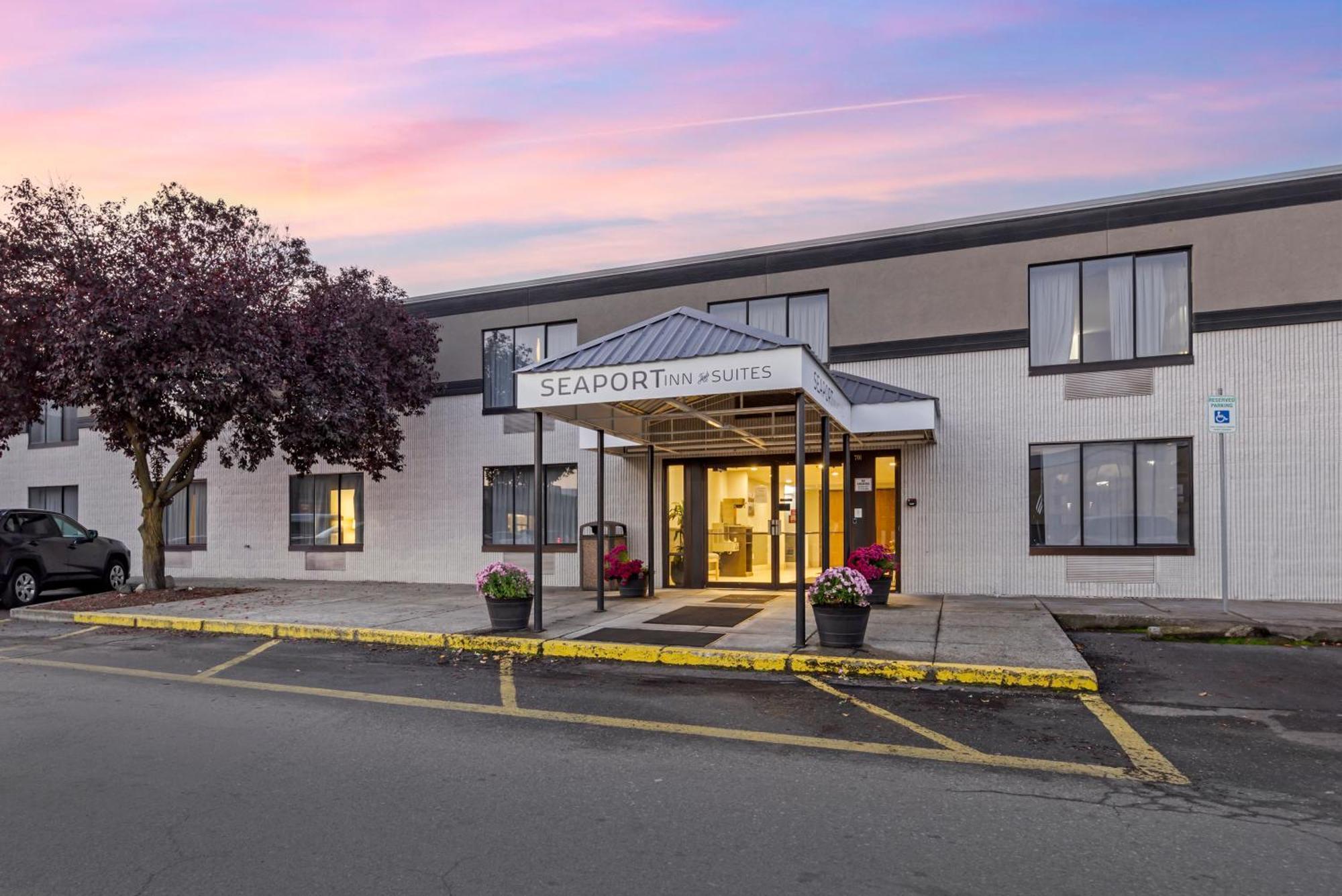 Seaport Inn & Suites Люистън Екстериор снимка