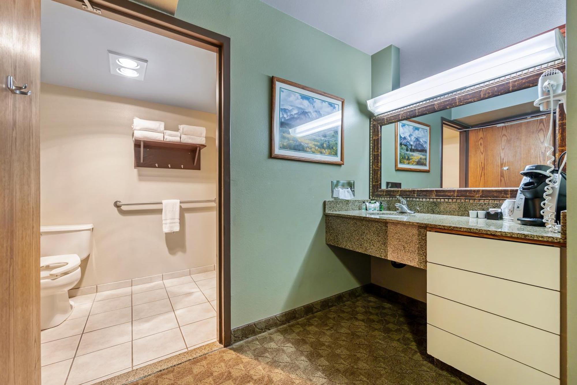 Seaport Inn & Suites Люистън Екстериор снимка
