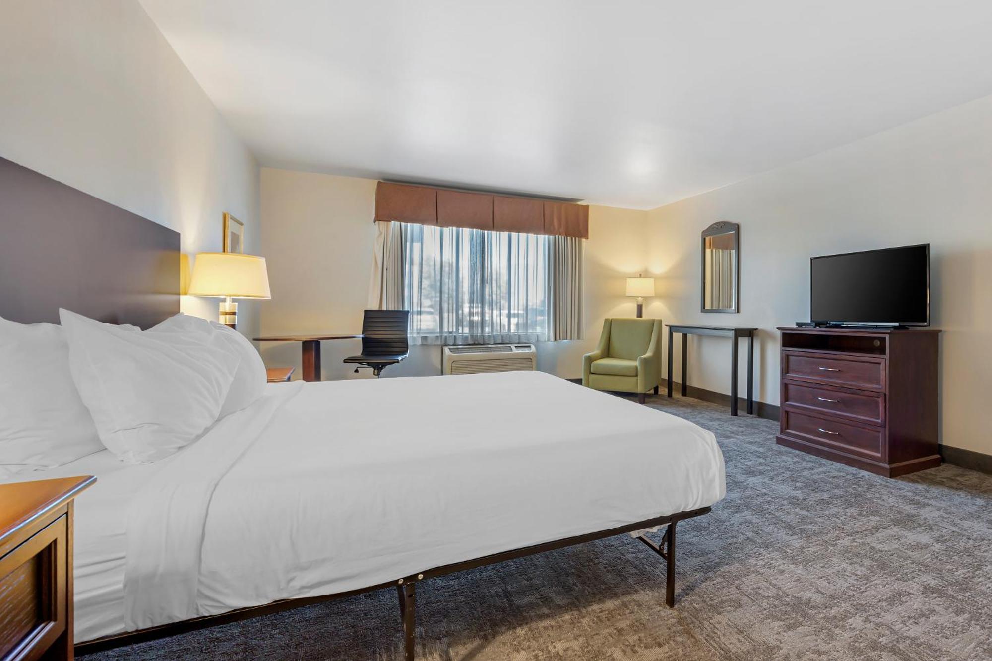 Seaport Inn & Suites Люистън Екстериор снимка